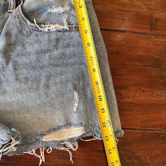 Universal Thread 90s Baggy Distressed Denim Shorts Women’s Size 4 - Picture 5 of 8